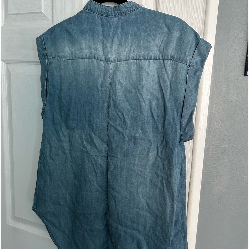 Beautiful short sleeve blue jeans, shirt